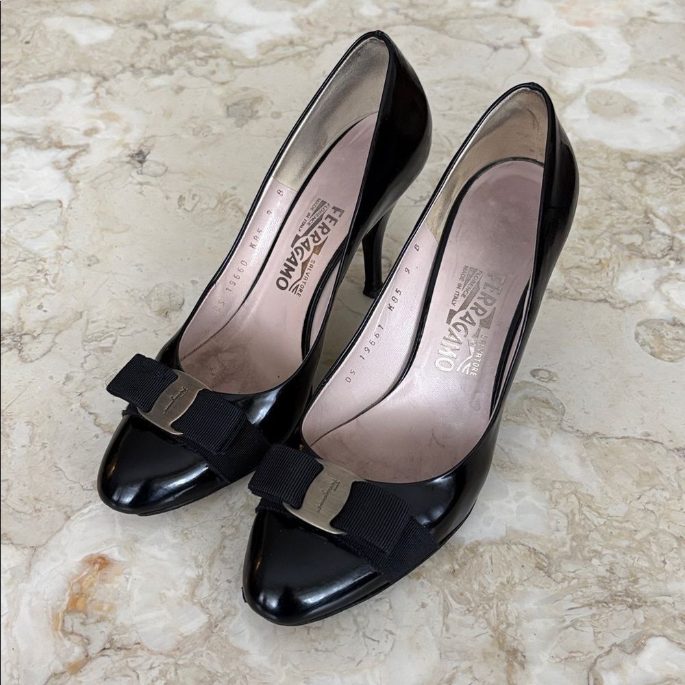 Salvatore Ferragamo Vara Bow Classic Leather Heels Pumps